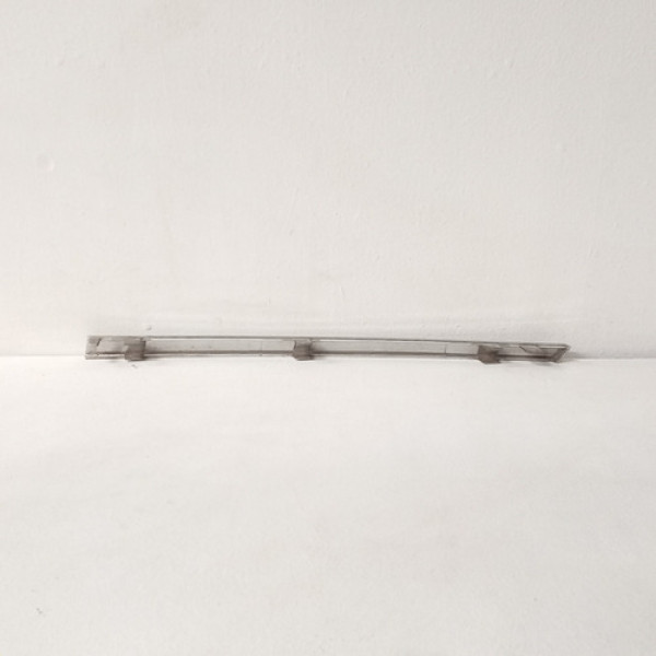 Friso Da Grade Central Lado Direito C180 2011 Cód 60691