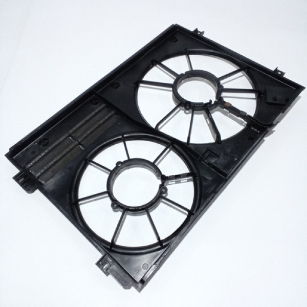 Defletor Do Radiador Passat 2.0 Tsi 2010 Sku 64520