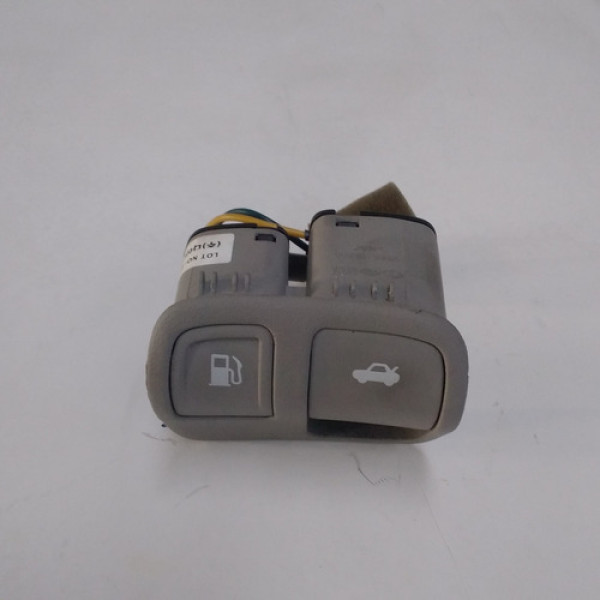 Botão De Abertura Da Tampa Tras Da Portiola Azera Cod 59846