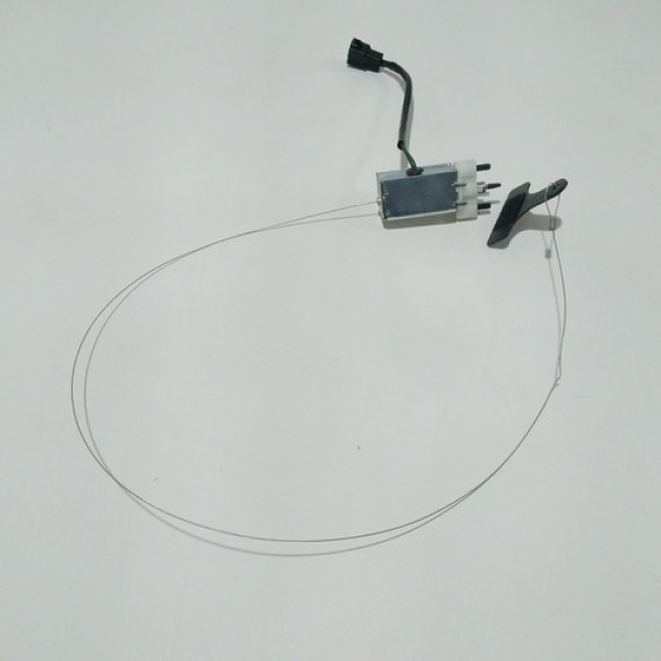 Trava Da Portiola Do Tanque Kia G.carnival 2009 Sku 61155