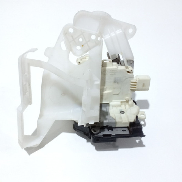 Fechadura Da Porta Dianteira Direita Passat 2011 Cod 25284