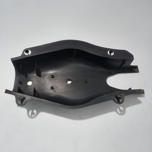 Capa Protetora Bandeija Tras Esq C180 2011 Sku 66114 Preto