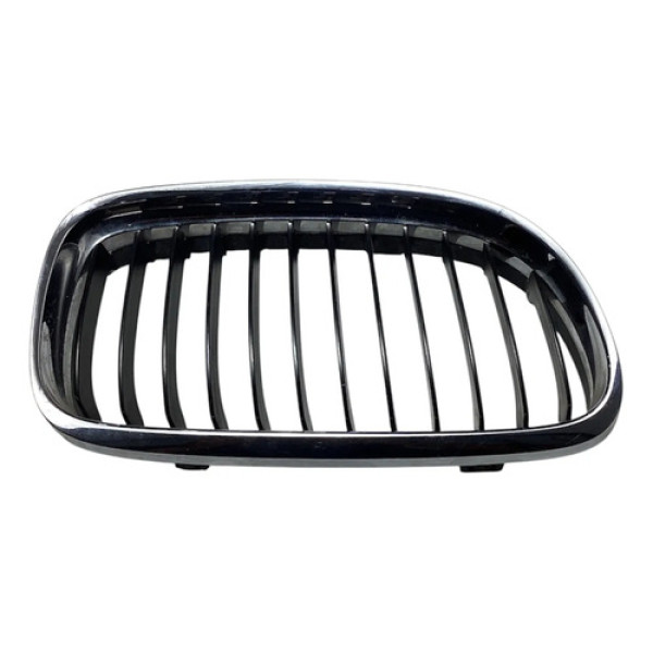 Grade Do Parachoque Dianteiro Lado Direito Bmw 320i 2009 Prateado Regular