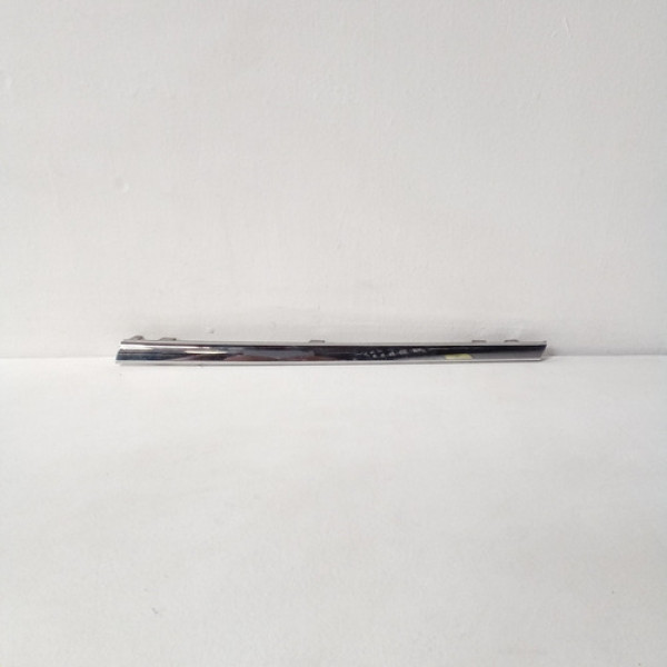 Friso Da Grade Central Lado Esquerdo C180 2011 Cód 60692