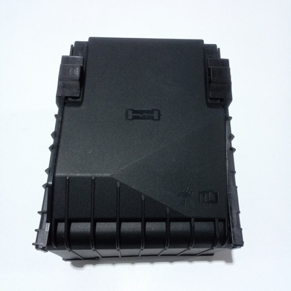 Tampa Da Caixa De Fusível Externa Passat 2012 Sku 64487