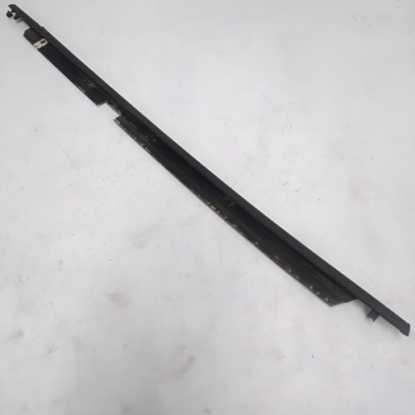 Pestana Externa Traseira Esquerda Taurus 1997 Sku 63850 Preto