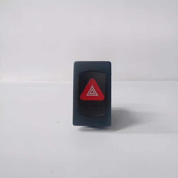 Botão Do Pisca Alerta Volkswagen Passat V6 2001 Sku 60383 Preto