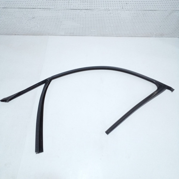 Canaleta Da Porta Dianteira Direita 320i 2011 Sku 65113