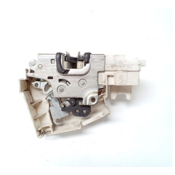 Fechadura Da Porta Traseira Esquerda B200 2006 Sku 64785