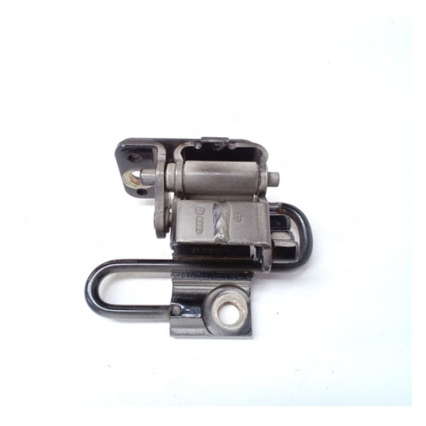 Dobradiça Inferior Dianteira Esquerda Passat 2001 Sku 64738